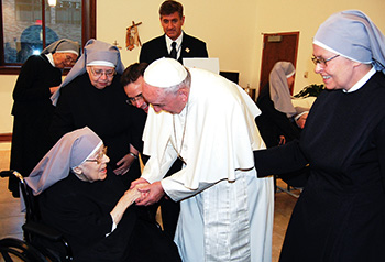 Pope Francis talks with Sister Marie Mathilde, 102, during his unannounced visit to the Little Sisters of the Poor residence in Washington Sept. 23. (CNS photo/courtesy of the Little Sisters of the Poor)