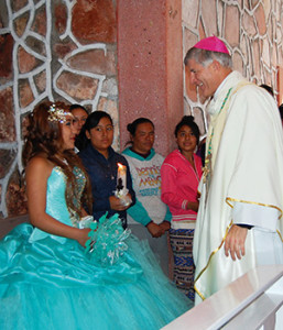 Alondra Carrizales, del Rancho San Pedro, celebró sus 15 años con una misa celebrada por el obispo quien le impartió una especial bendición.
