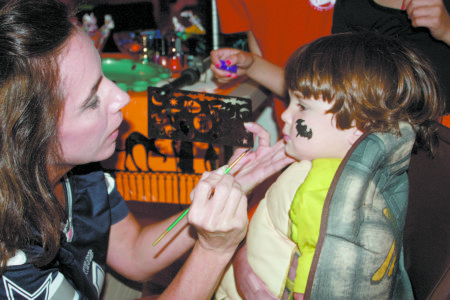 LELAND – St. James Parish youth group and parishioners hosted a “Trunk or Treat” for the children of the parish and community. After a youth Mass, children, dressed in their Halloween costumes, were “treated” to pizza, games and “trick or treating” at tables decorated by individuals and/or families. (Photos by Lisa Zepponi)