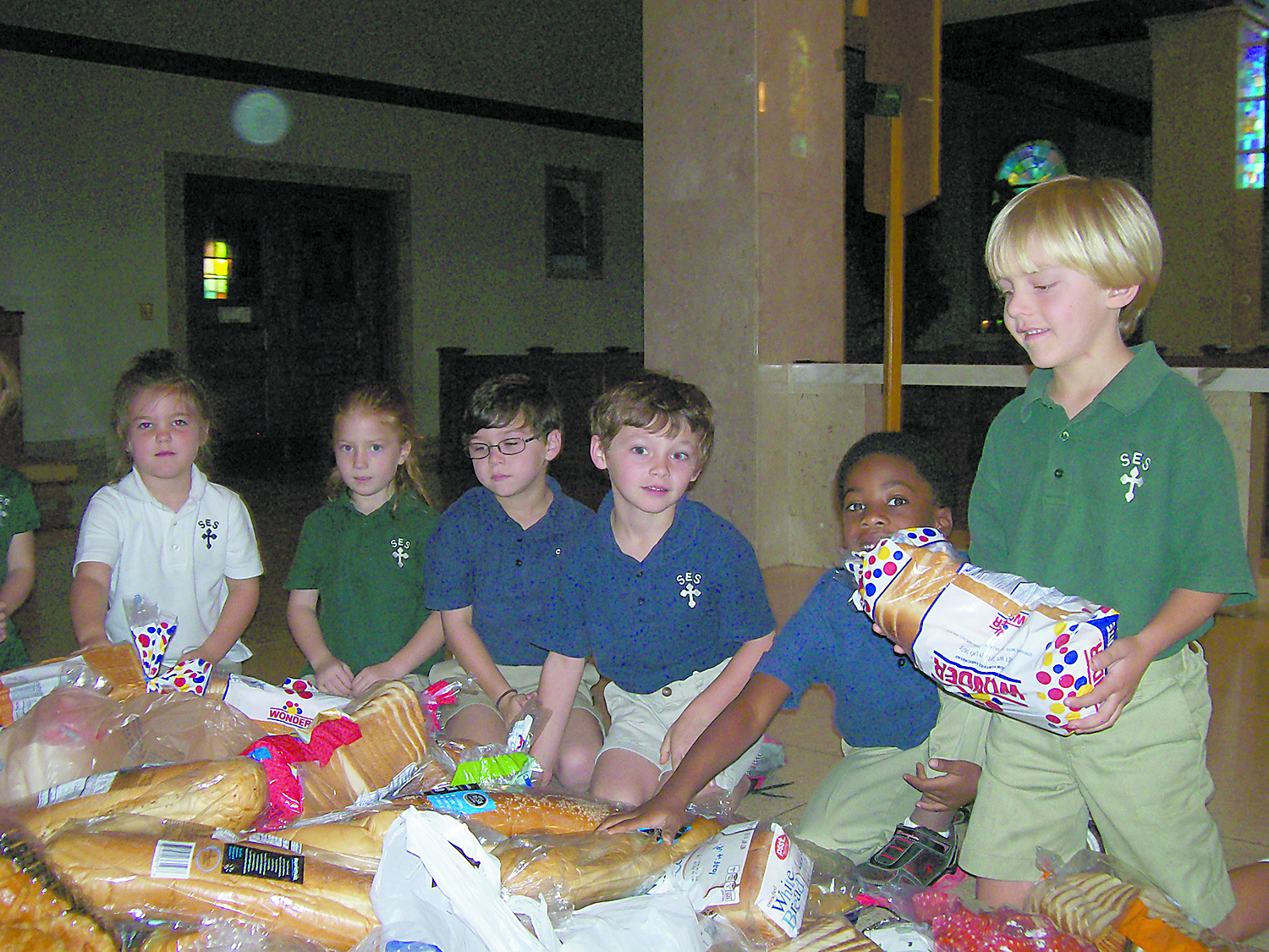 CLARKSDALE – Students at St. Elizabeth School celebrated thier patron saint’s feast day by donating bread to local food banks. St. Elizabeth of Hungary was known for her generosity to the poor. 