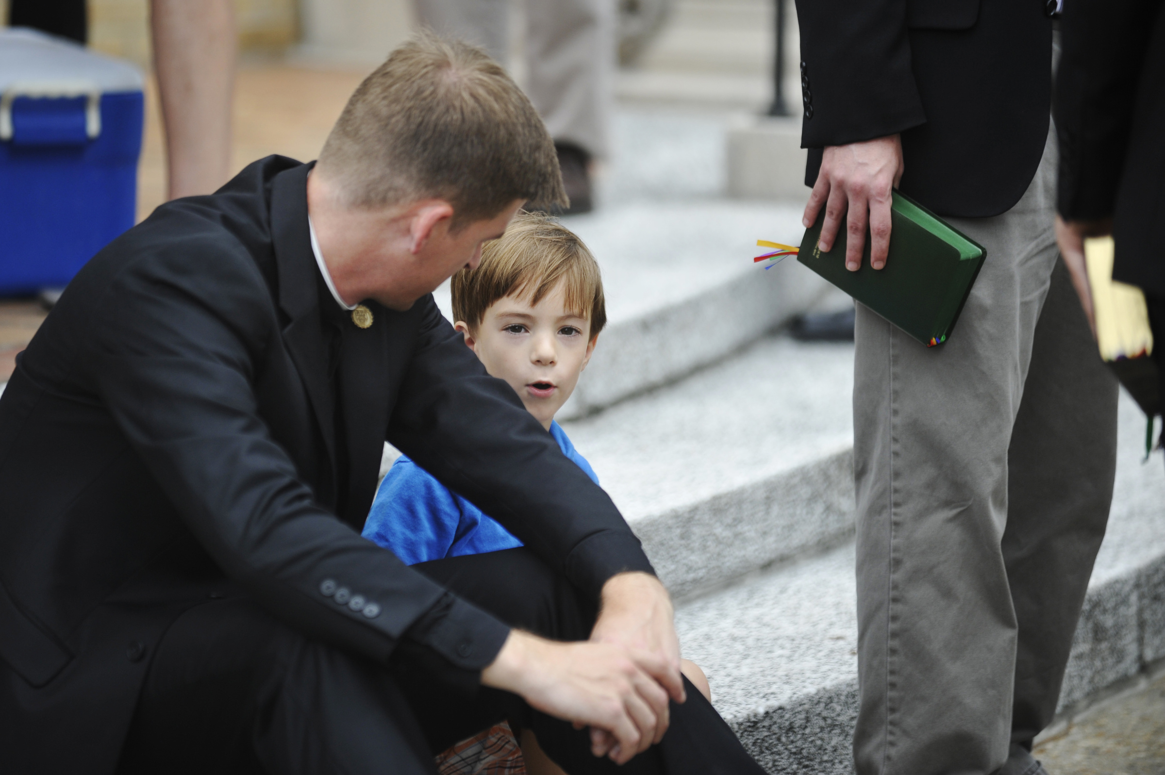 Joe Bass, seminarian at Notre Dame Seminary in New Orleans, talks with a young parishioner of St. Rita Parish in New Orleans after Sunday Mass Aug. 27. (CNS photo/Peter Finney Jr., Clarion Herald) See SEMINARY-PARISH-PARTNERSHIP Dec. 2, 2016.