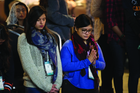seek2017-focus-two-students-in-prayer-jan-3-7-17-san-antonio-tx_c