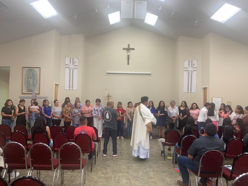 Bendición Sacerdotal a Madres Católicas de Houston, Pearl y Vardamán